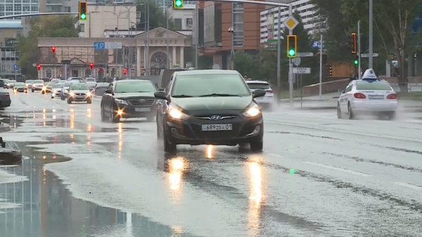 Штормовое предупреждение объявлено почти на всей территории Казахстана