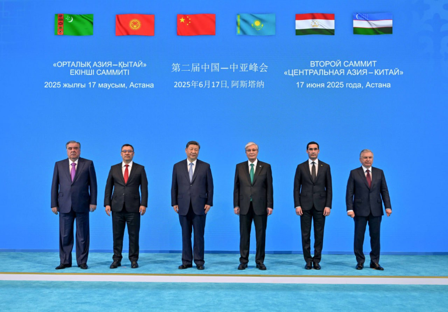 Президент екінші «Орталық Азия – Қытай» саммитіне қатысушы мемлекеттер басшыларын қарсы алды