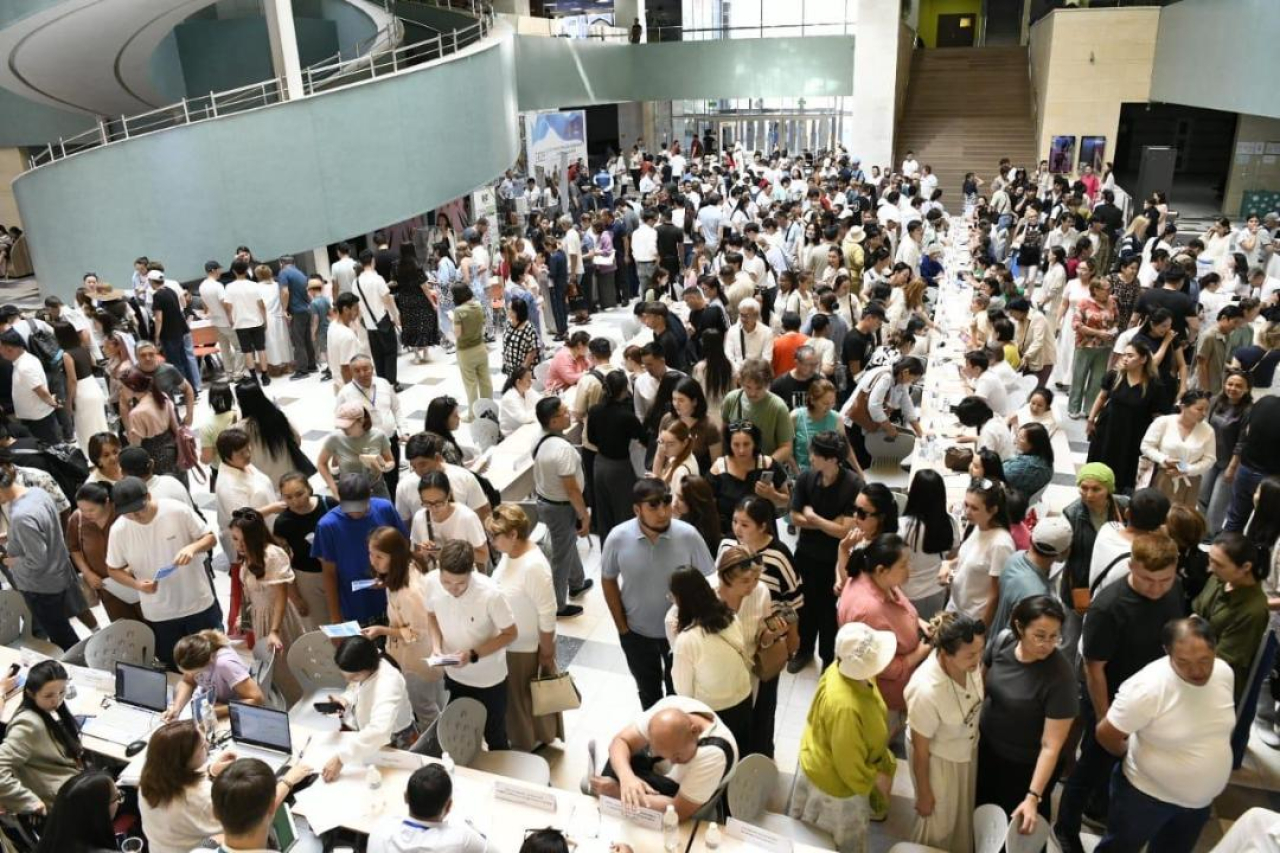 Свыше 1 400 рабочих мест представили на ярмарке вакансий в Астане