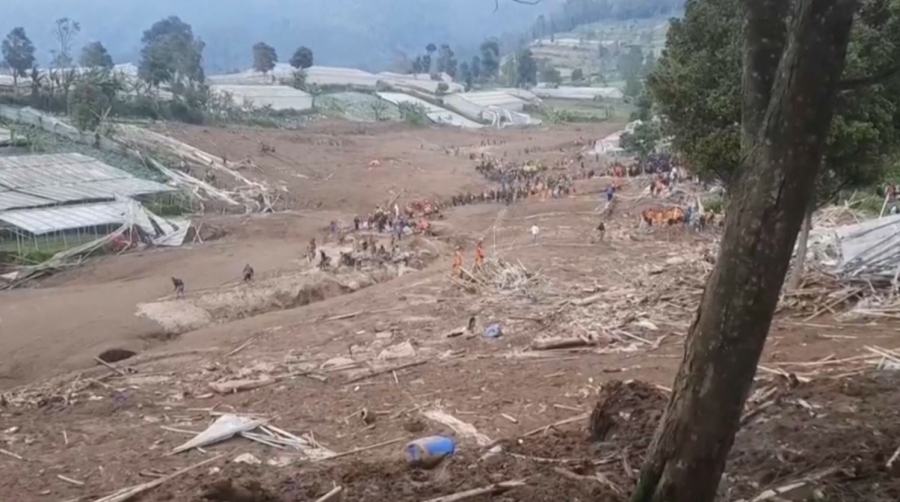 Индонезияда құрбандар саны 74 адамға жетті