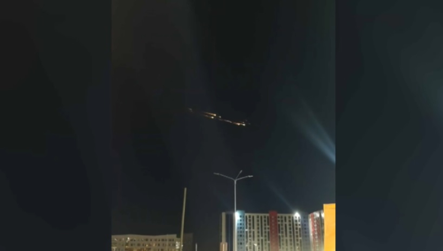 Появление загадочных огней в небе над Казахстаном объяснили в МЦРИАП