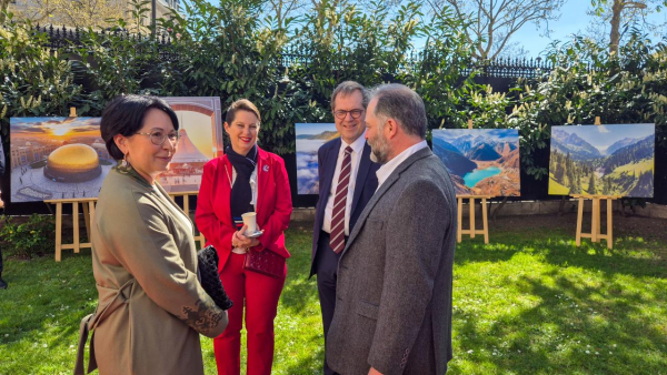 Казахстан в сердце Парижа: презентация туристического гида состоялась в юрте