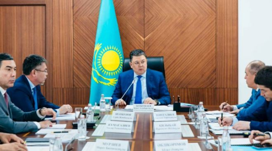 Канат Бозумбаев обсудил с акимами развитие западных регионов
