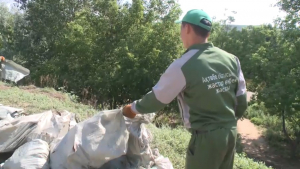 Около 10 тонн мусора собрали на берегу реки в Актобе