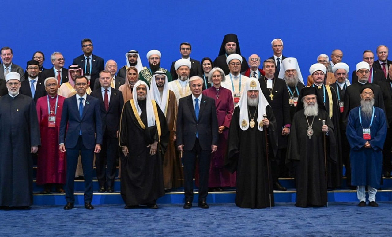 Токаев участвует в пленарном заседании VIII Съезда лидеров мировых религий