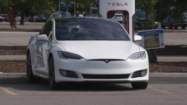 Продажи электромобилей Tesla в Европе упали на 45%