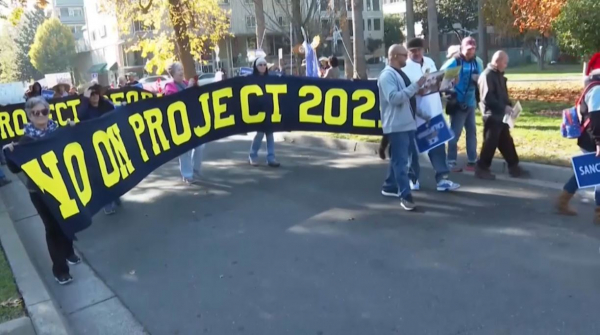 Жители Калифорнии бастуют против планов Трампа по массовой депортации мигрантов