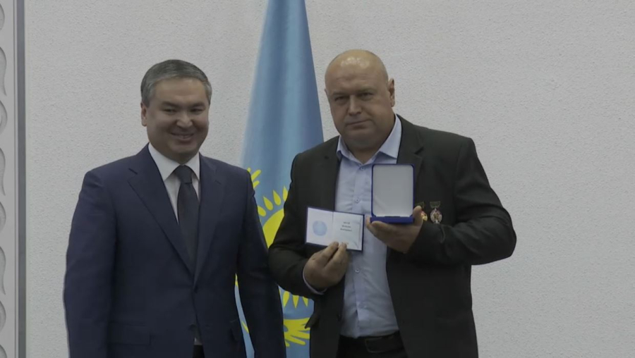 Өнеркәсіп және құрылыс министрі шахтерлерді кәсіби мерекелерімен құттықтады