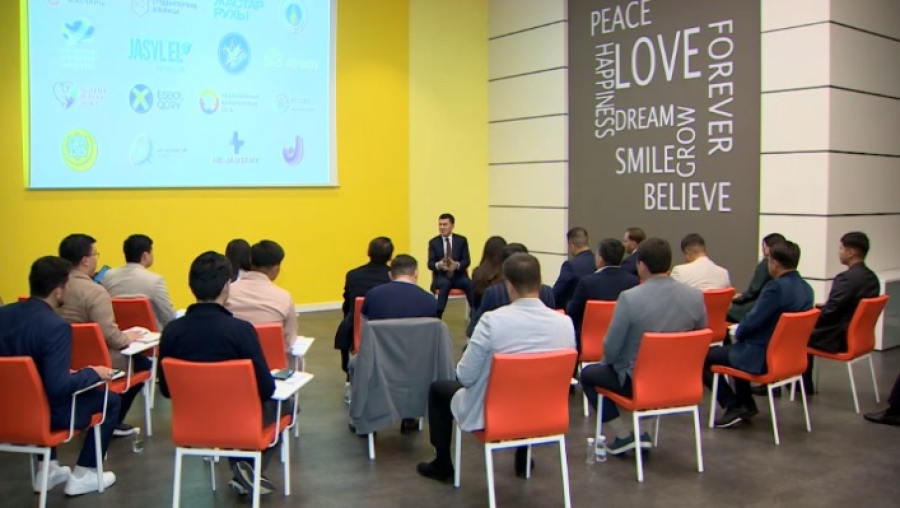 Карин встретился с лидерами молодежных организаций