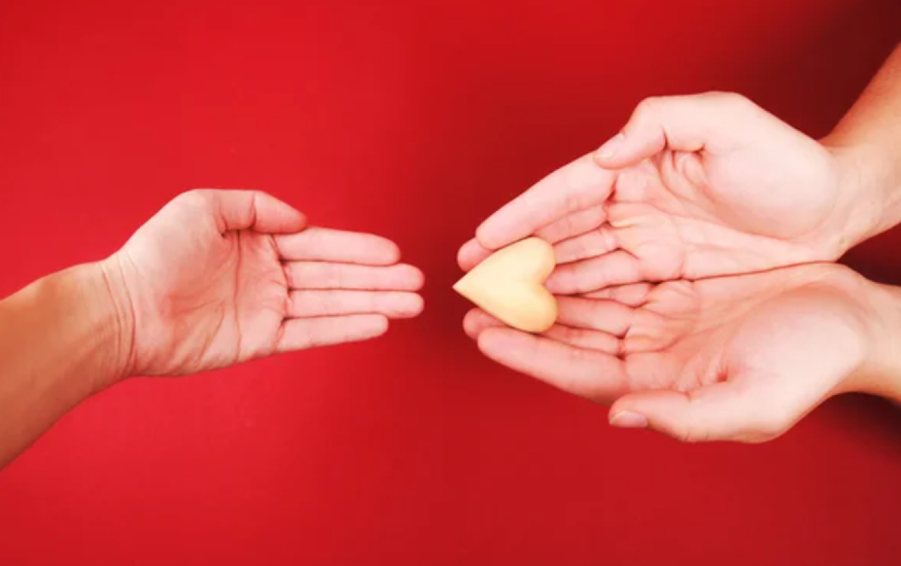 Казахстан вошёл в топ-30 стран в рейтинге по щедрости населения