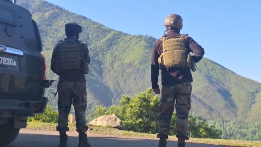 Үндістан мен Пәкістан шекарасында оқ атылды