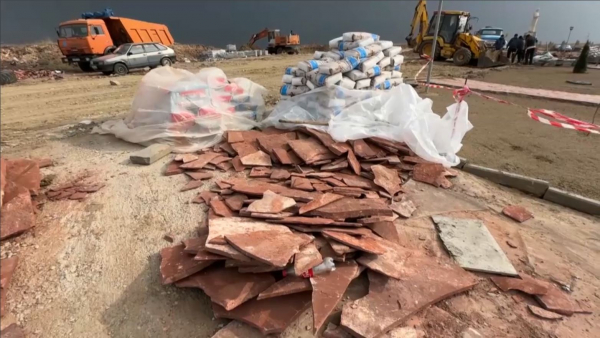 Таразда көне қамалдың құрылысы тоқтап тұр