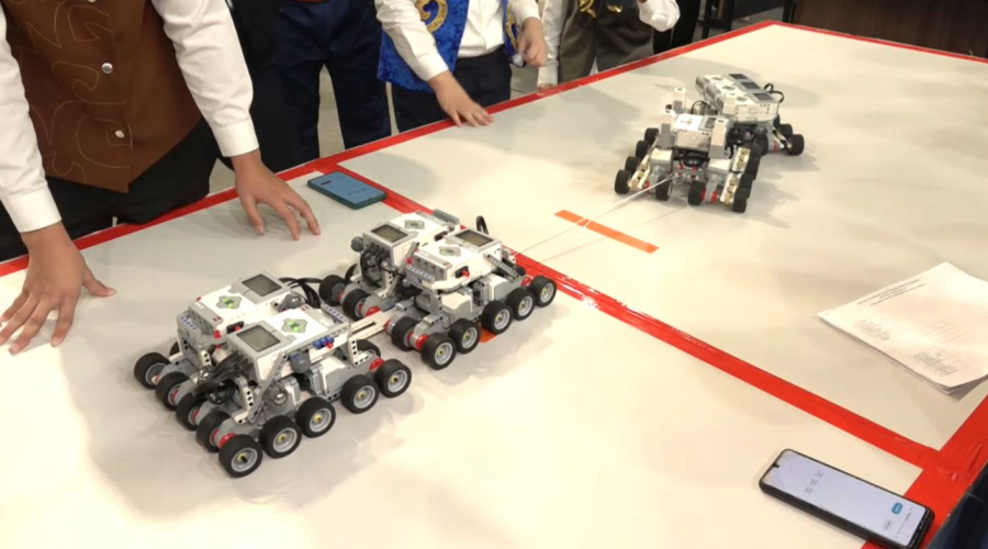 Роботтар қыз қуып, асық атады. LIVE