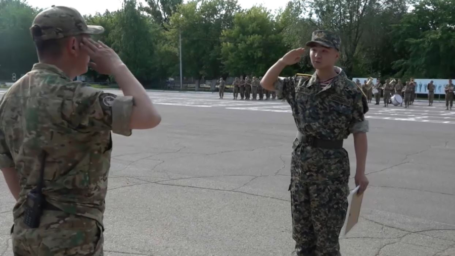 Оралда Ұлттық ұланның 21 сарбазына білім гранттары табысталды