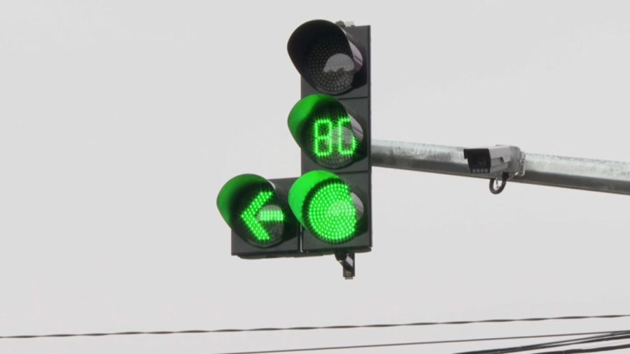 Атырауда «ақылды» бағдаршамдар орнатылып жатыр