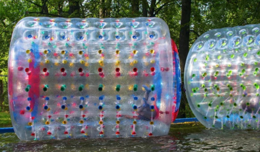 Ребёнка унесло ветром на водном аттракционе на Алаколе