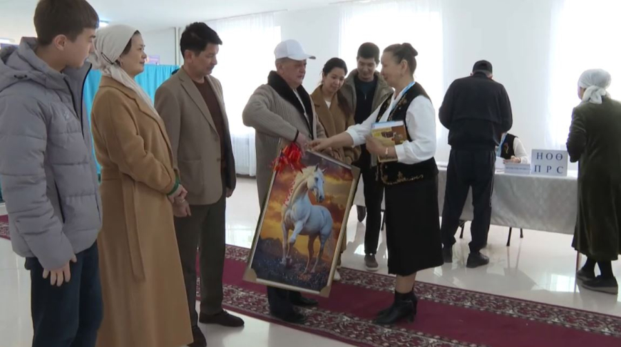 Династия железнодорожников проголосовала в Мангистауской области