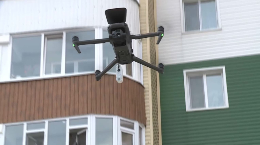 Дроны МЧС предупреждают устькаменогорцев об опасности открытых окон