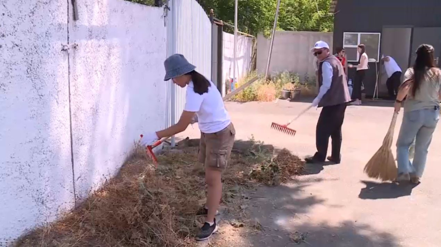 «Таза Қазақстан»: экоактивисты очистили питомник Станции юных натуралистов