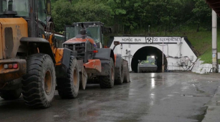 Наводнения могут уничтожить популярную среди туристов соляную шахту в Румынии