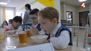Пища для размышления: чем питаются казахстанские школьники, и кто следит за качеством еды
