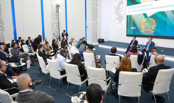 Е.Карин встретился с представителями зарубежных СМИ