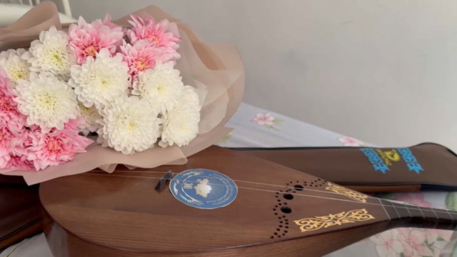 Ұлттық домбыра күнінде дүниеге келген сәбилерге аспап тарту етілді