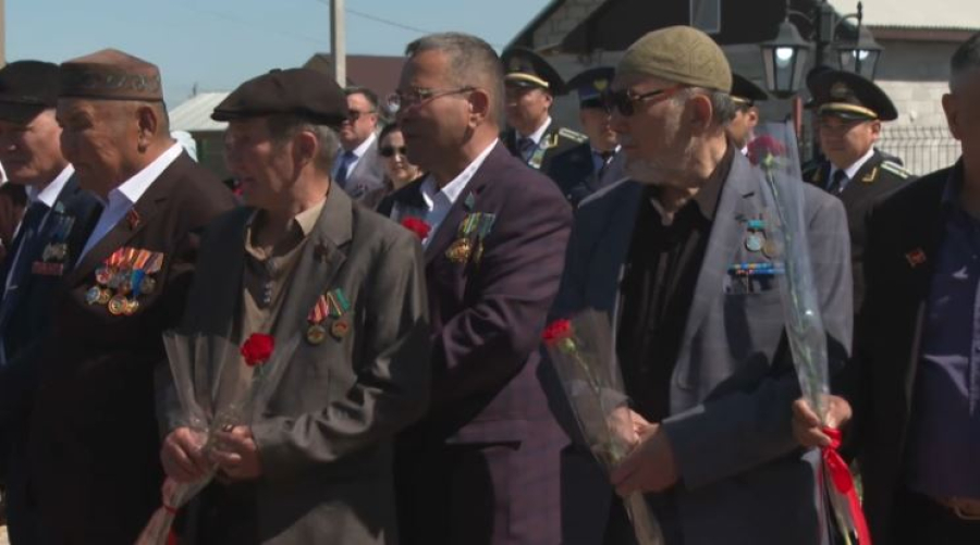 Р. Қошқарбаев Рейхстагқа ту тіккен күн