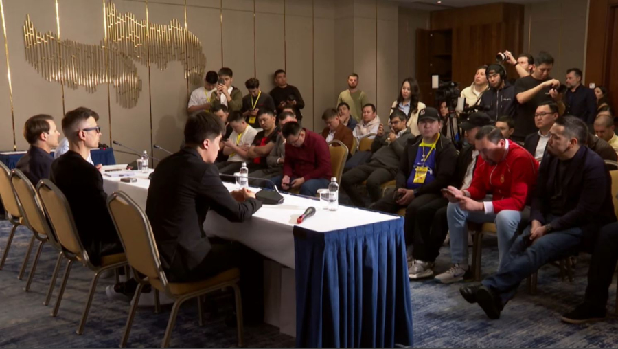 Матч легенд: звёзды мирового и казахстанского футбола играют в столице