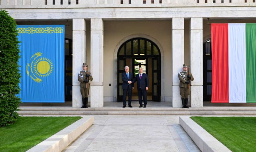 Мемлекет басшысы Мажарстан премьер-министрімен келіссөз жүргізді