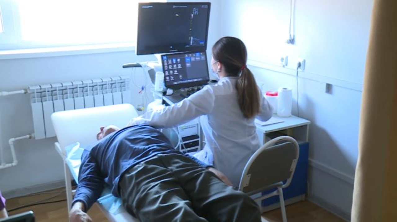 Зарплаты участковых врачей повысят до 40% в Казахстане