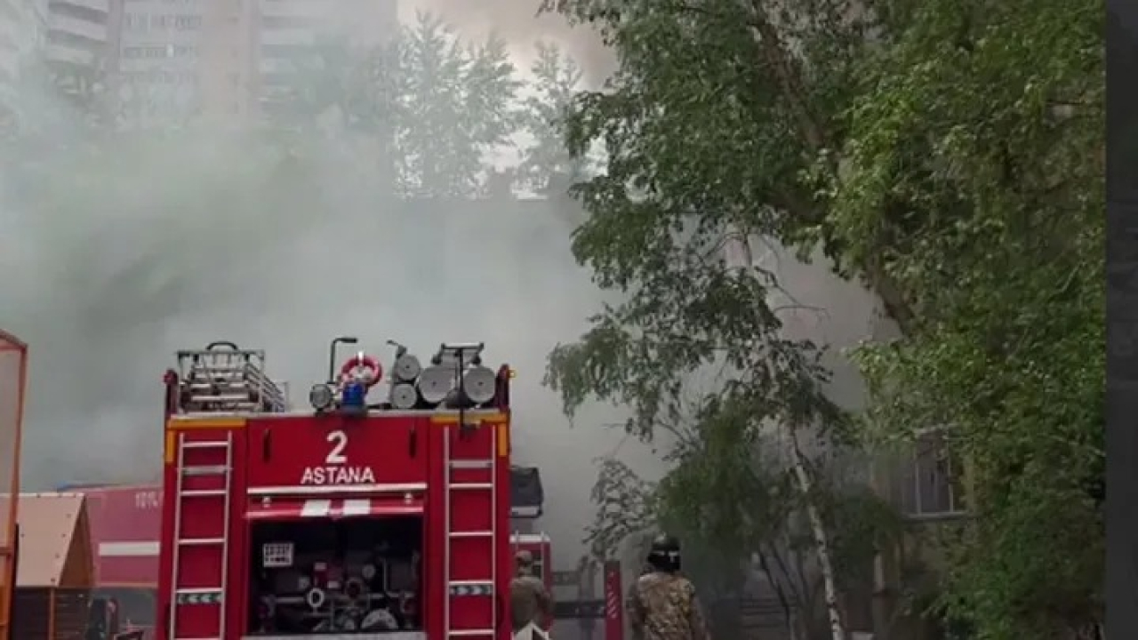 В Астане загорелись балконы в десятиэтажном доме