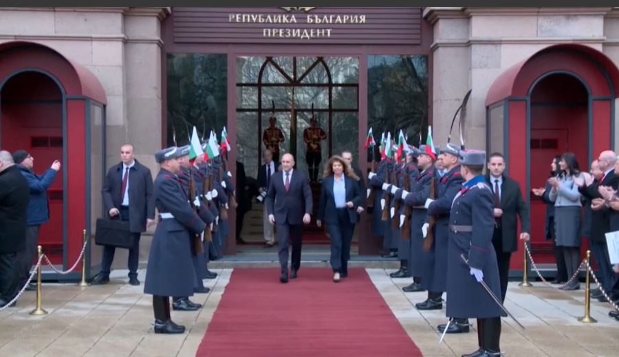 Болгарияда әйел алғаш рет президент атанды