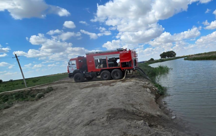 МЧС помогает аграриям в условиях снижения уровня воды в Сырдарье