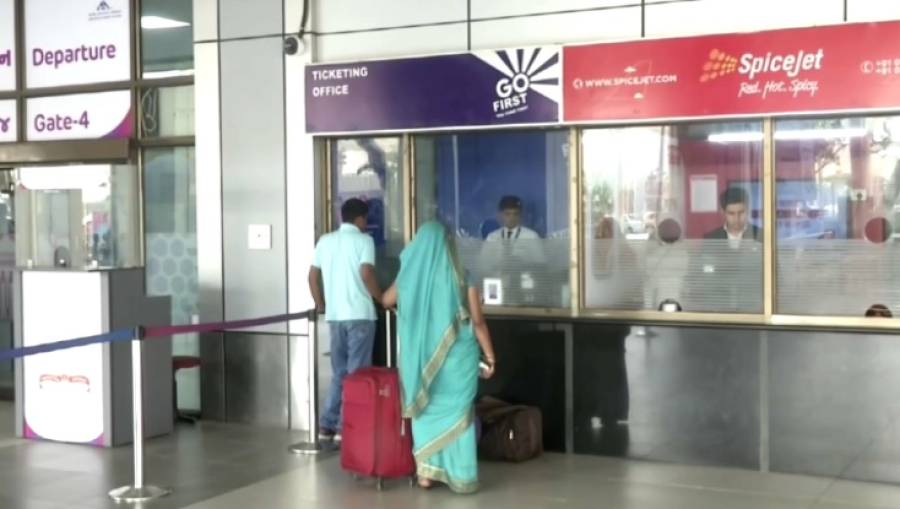 Власти Индии приостановили работу 32 аэропортов