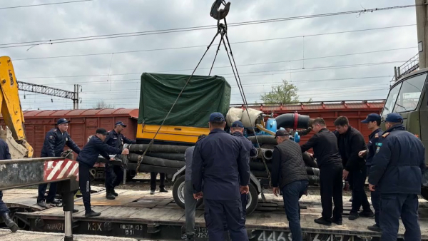 Дополнительную спецтехнику направили в регионы, пострадавшие от паводков