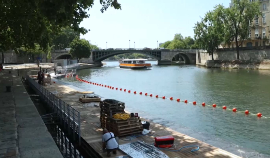 Парижанам разрешат купаться в Сене