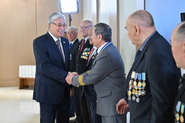 Президент встретился с ветеранами железнодорожной отрасли