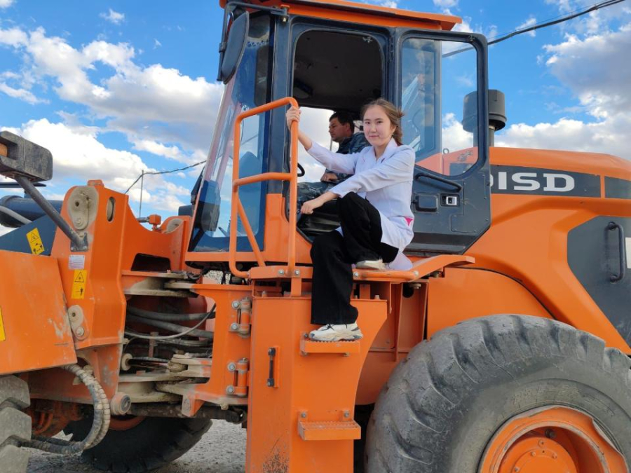 Школьница из Аягоза разработала эко-асфальт из пластиковых отходов