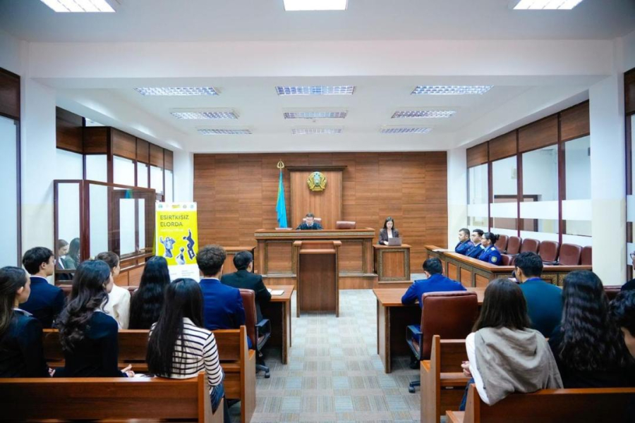 «Закон и порядок»: показательный суд инсценировали для студентов в Астане