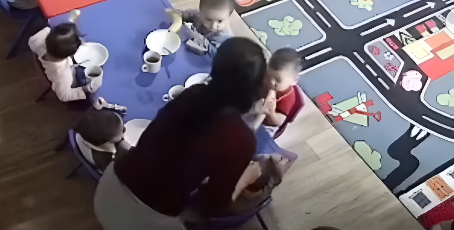 Бананы для фото и слёзы детей: скандал вспыхнул в детсаду Шымкента