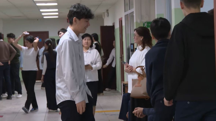 Сауалнама: Телефонға телмірген қоғам