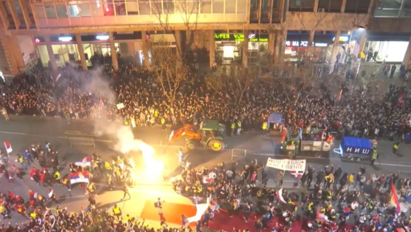 Тысячи студентов вышли на протест в Белграде