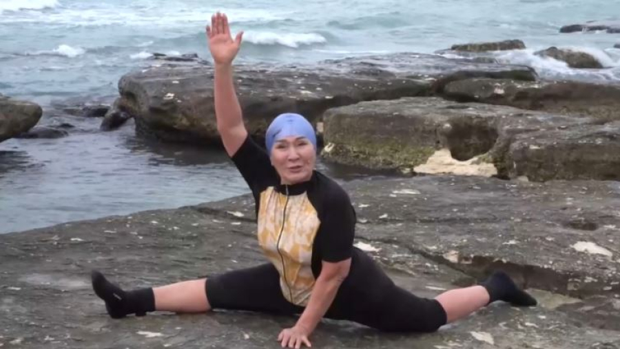 Утро начинается с Каспия: как в Актау закаляют тело и дух