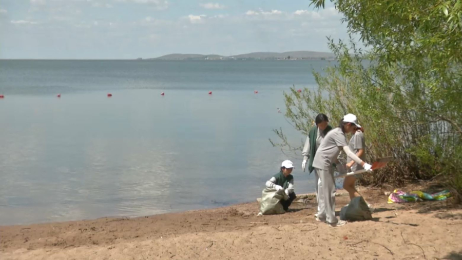Қарағанды облысында еріктілер жағажайды ретке келтірді