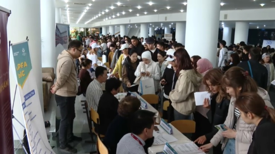 Около 3 тысяч человек посетили ярмарку вакансий в Астане