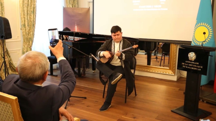 80-летию Победы посвятили концерт в Париже братья Бейсекожа