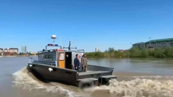 Ш. Әрінов қорғаныс құрылыстарын тексерді