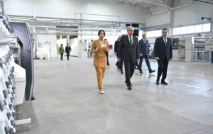 Глава государства посетил завод по производству пластмассовых изделий