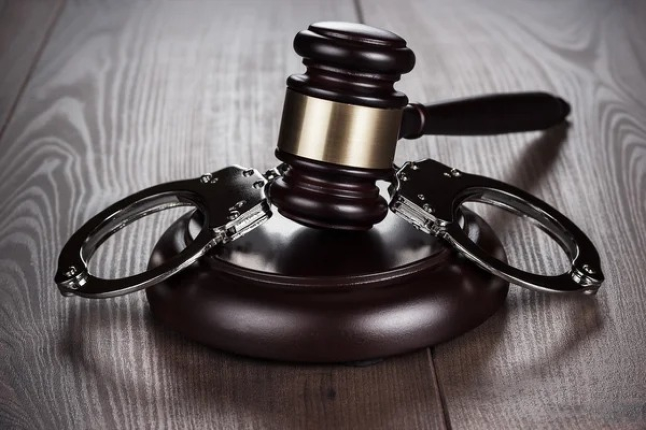 Қостанайда 1600-ден астам адамға қарыз беріп, 579 млн теңге тапқан екі адам сотталды